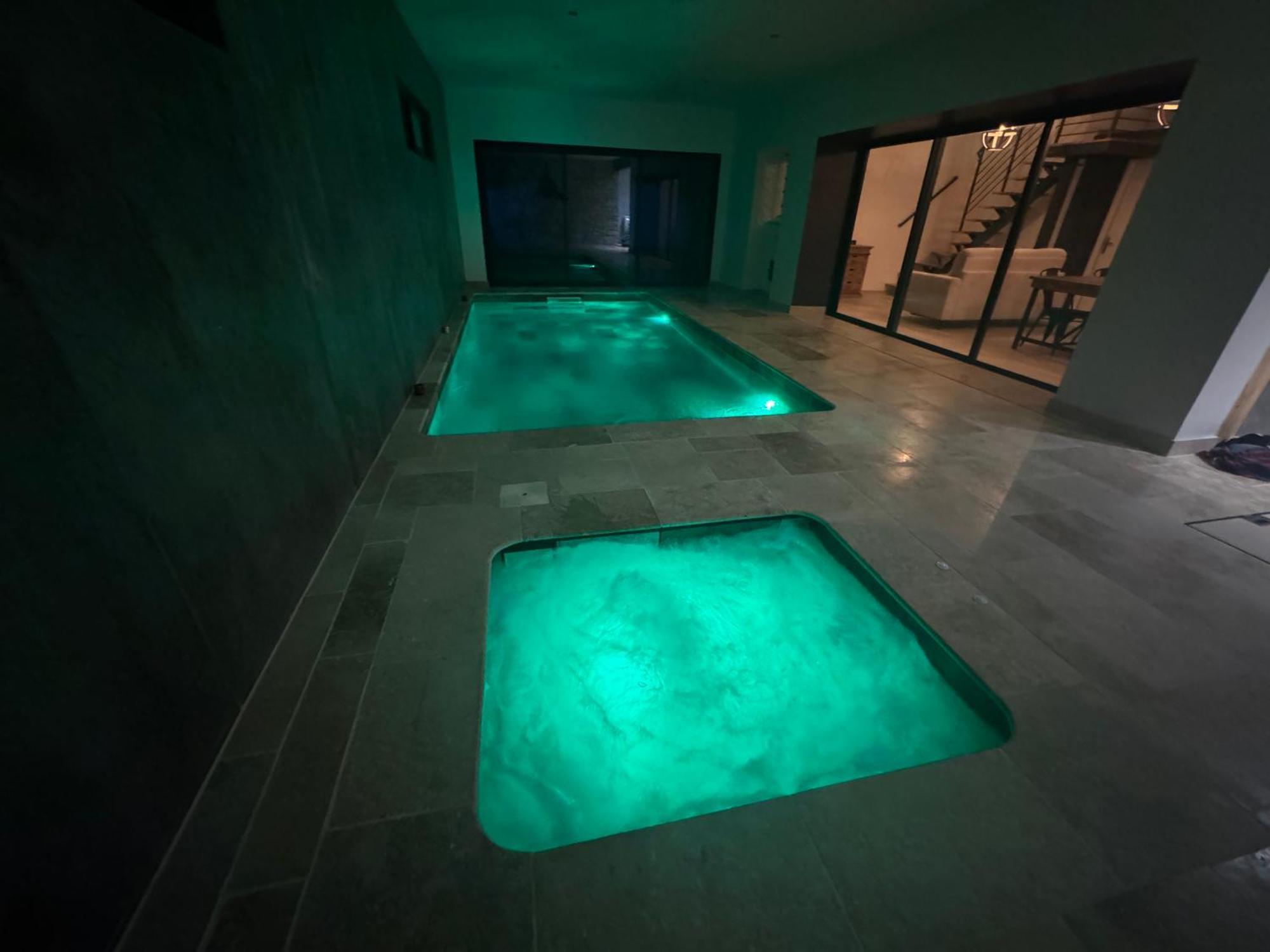 Emotion Spa84 Piscine Interieur Et Jacuzzi Mondragon