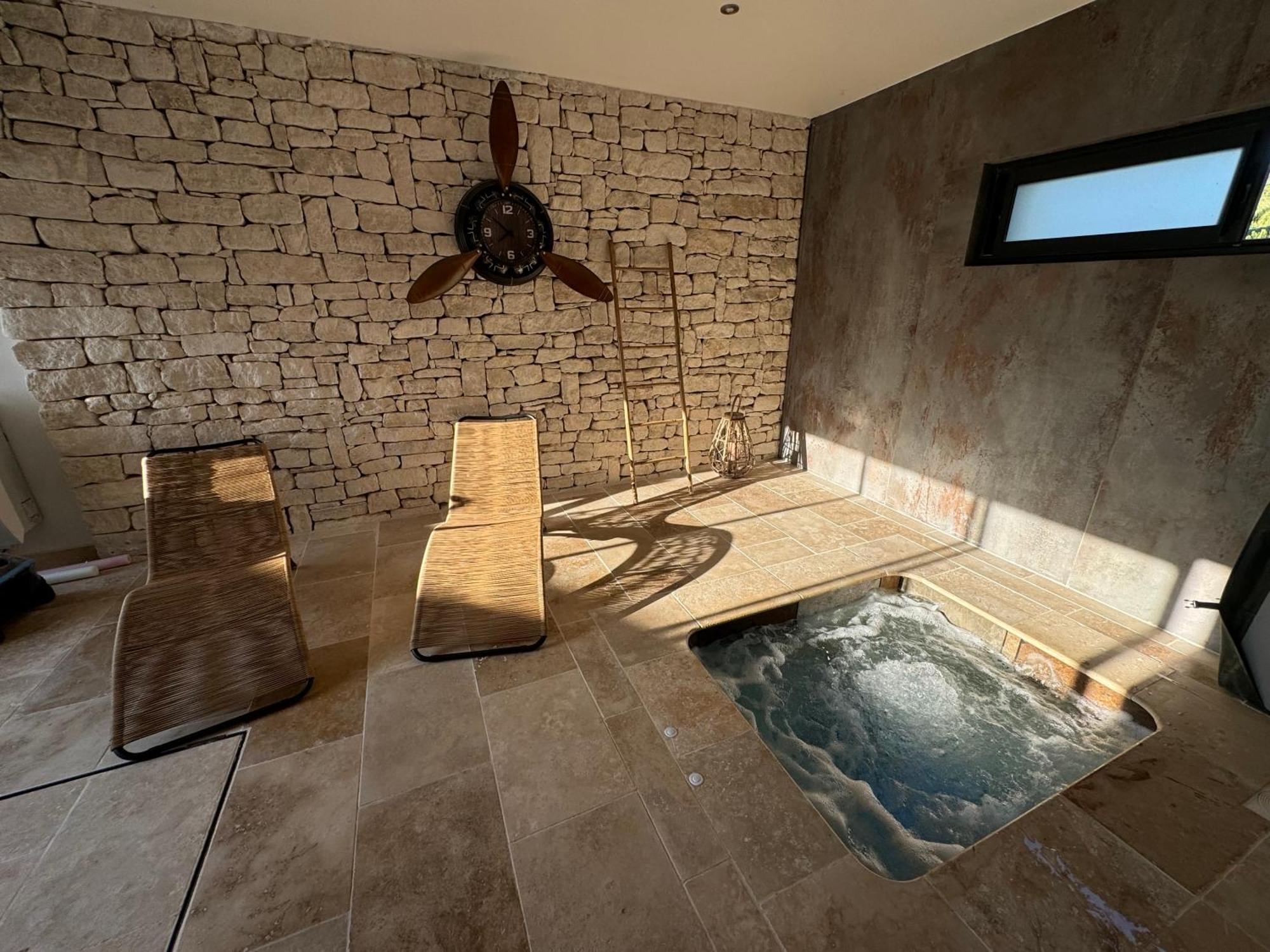 Emotion Spa84 Piscine Interieur Et Jacuzzi Villa Mondragon